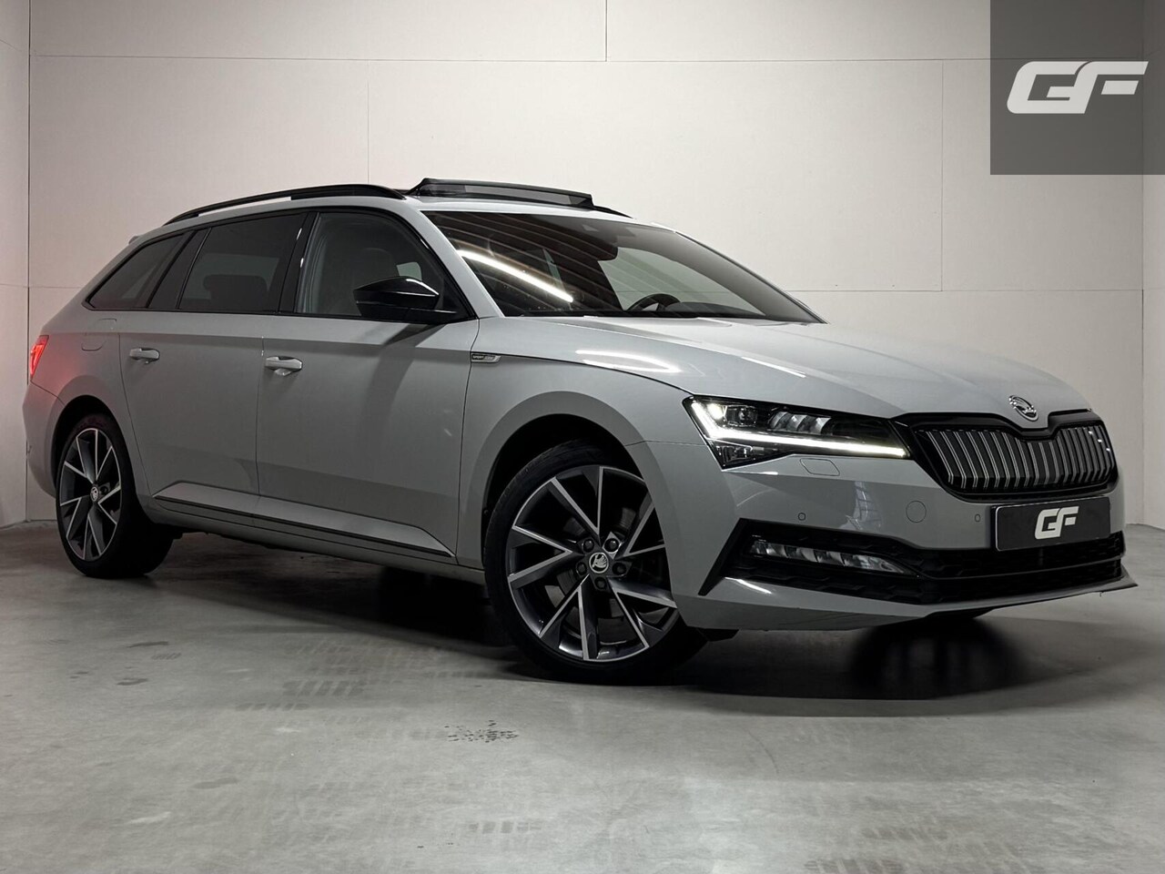 Skoda Superb Combi - 1.4 TSI iV Sportline Pano Trekh Camera Sfeer Canton Memory - AutoWereld.nl