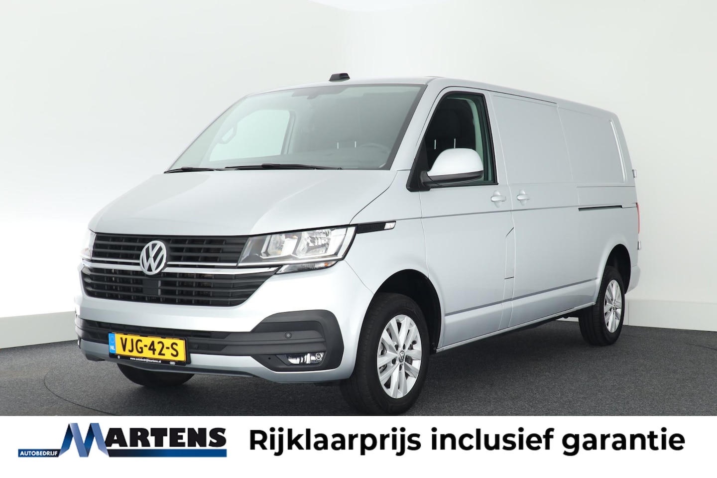 Volkswagen Transporter - 2.0 TDI 150pk DSG L2H1 28 Schuifdeur L+R Stoelverwarming Navigatie ACC Parkeersensoren - AutoWereld.nl