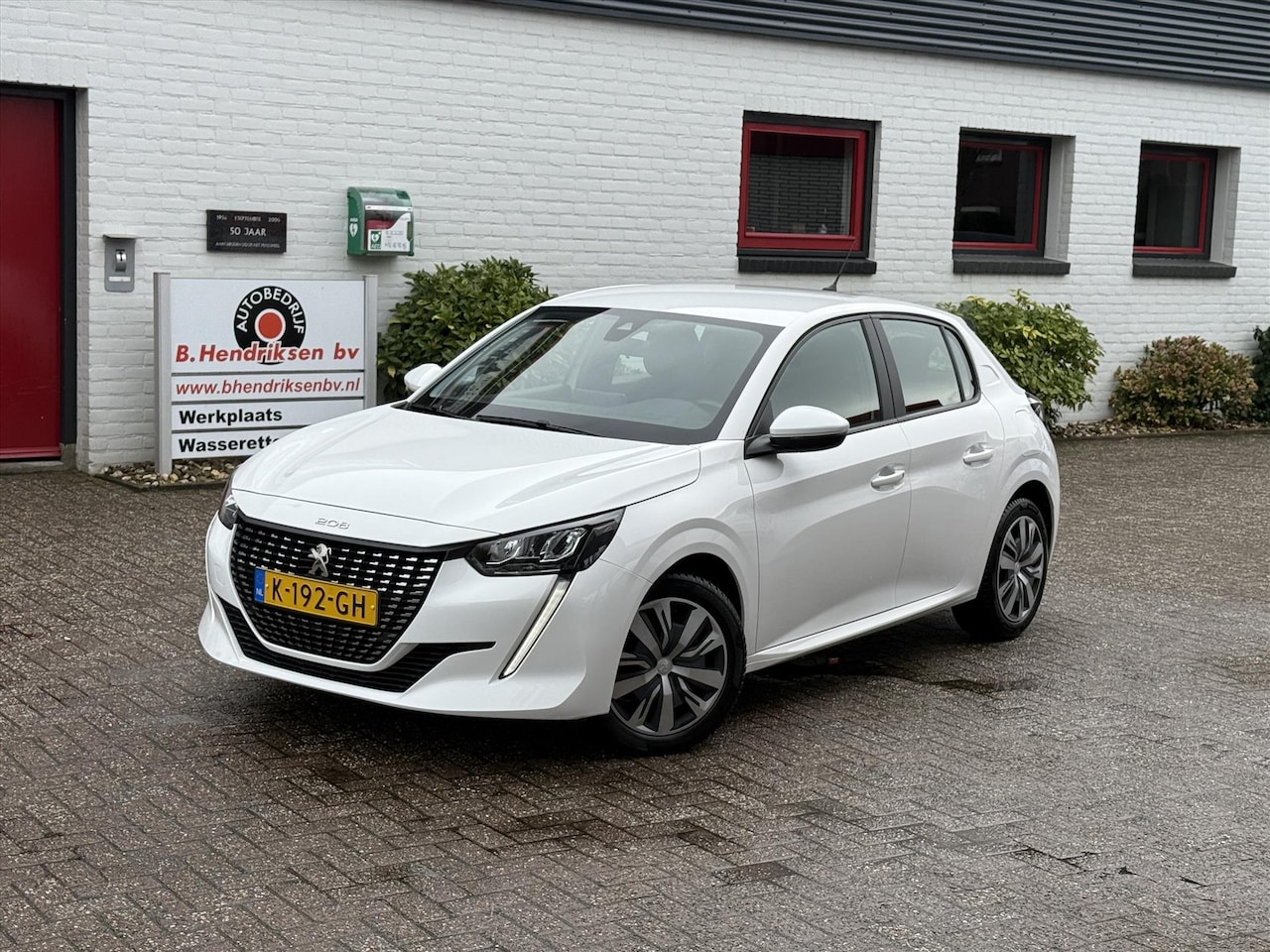 Peugeot 208 - 1.2 PureTech 100pk Active/ All season banden/ Apple Carplay/ Airco/ Cruise control/ Led ko - AutoWereld.nl