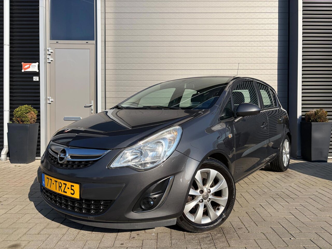 Opel Corsa - 1.2-16V Anniversary Edition 1.2-16V Anniversary Edition - AutoWereld.nl