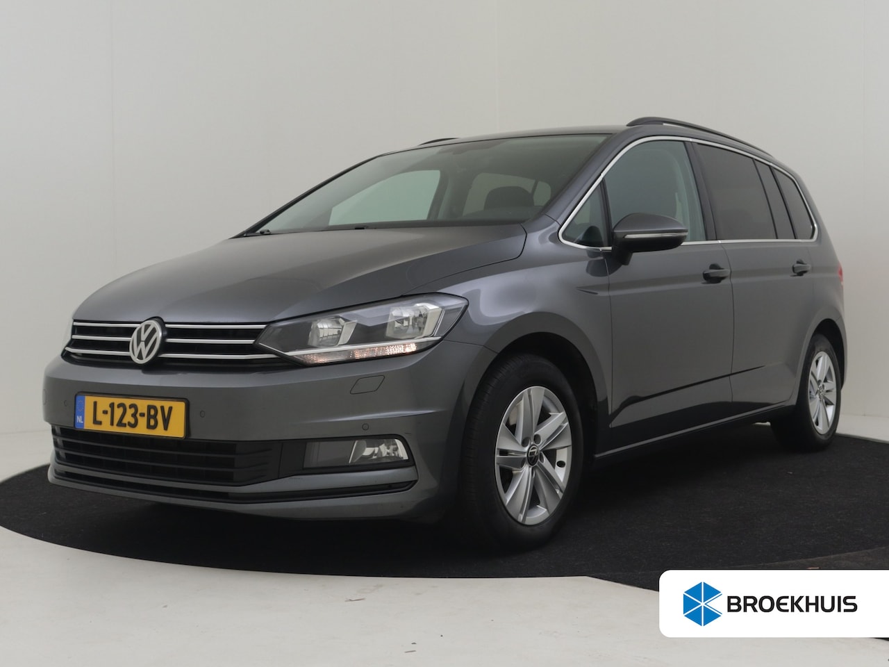 Volkswagen Touran - 1.5 TSI Comfortline 7p 150Pk DSG/AUTO | Cruise control adaptief | Stoelverwarming | Parkee - AutoWereld.nl