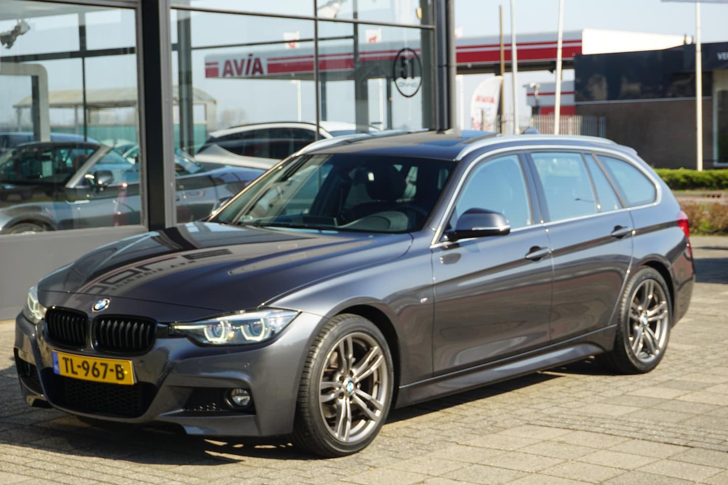 BMW 3-serie Touring - 320i Edition M Sport Shadow Executive | PANO | Carplay | LEER - AutoWereld.nl