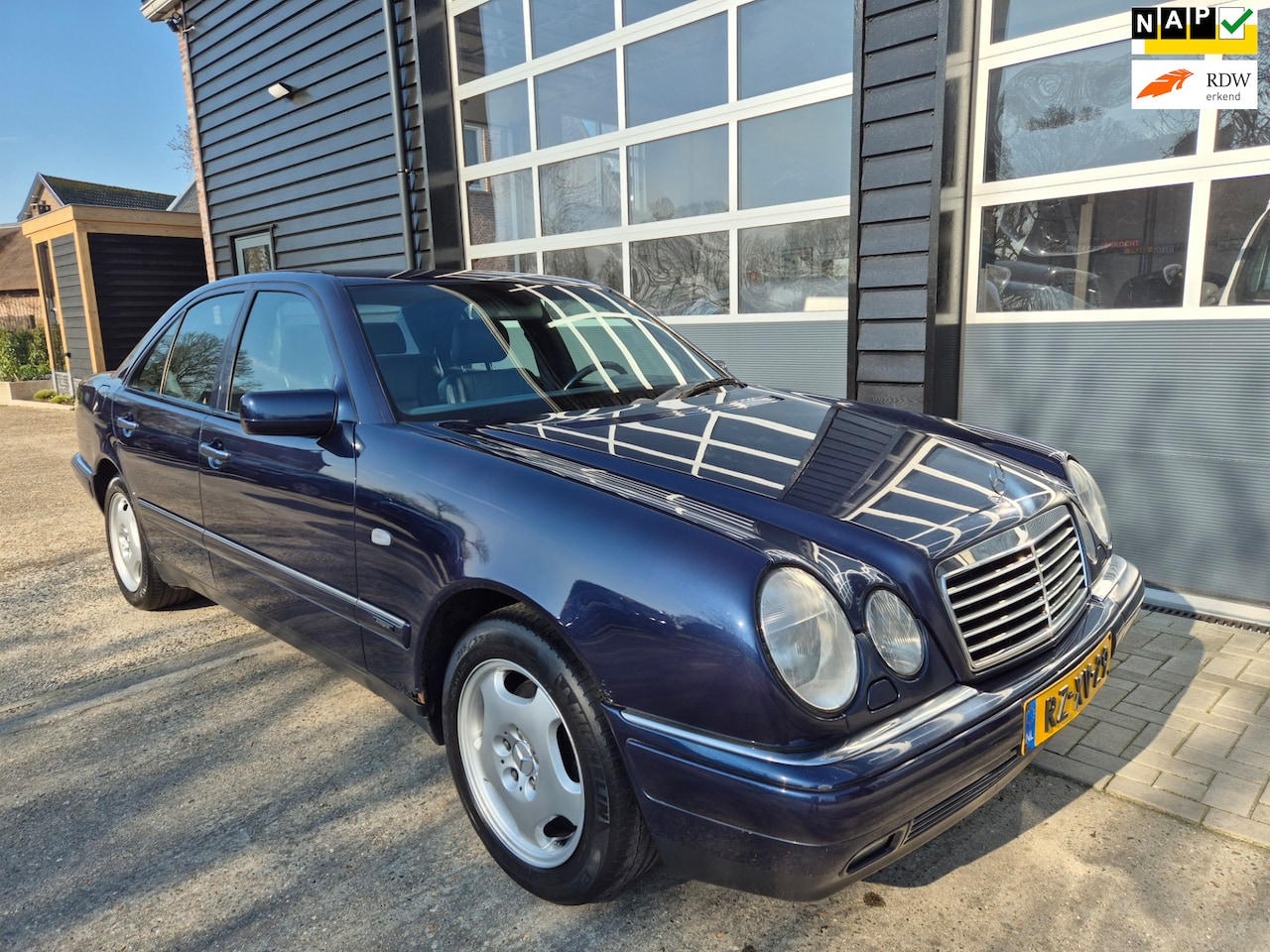 Mercedes-Benz E-klasse - 300 TD Avantgarde *183522km origineel, div. roestplekken* - AutoWereld.nl
