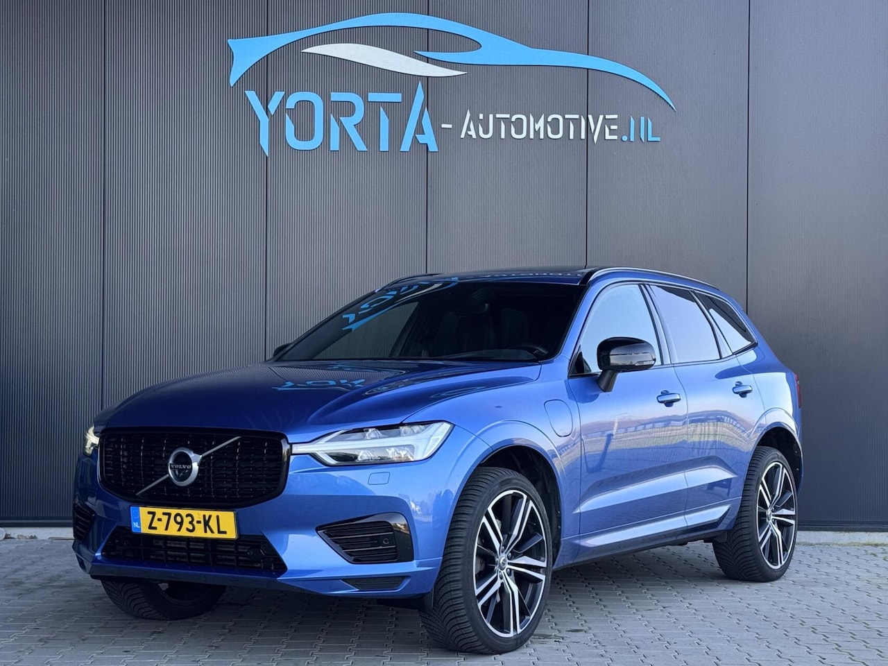 Volvo XC60 - 2.0 T8 AWD R-Design VOL OPTIES*DEALERONDERHOUDEN - AutoWereld.nl