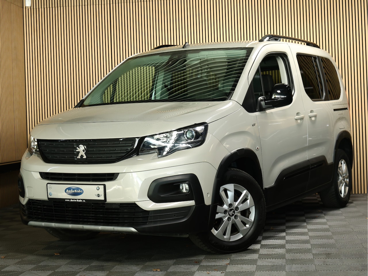 Peugeot Rifter Long - 1.2 Puretech Long GT-Line AUT CARPLAY CAM NAV PANO DAB STOELVW '21 - AutoWereld.nl