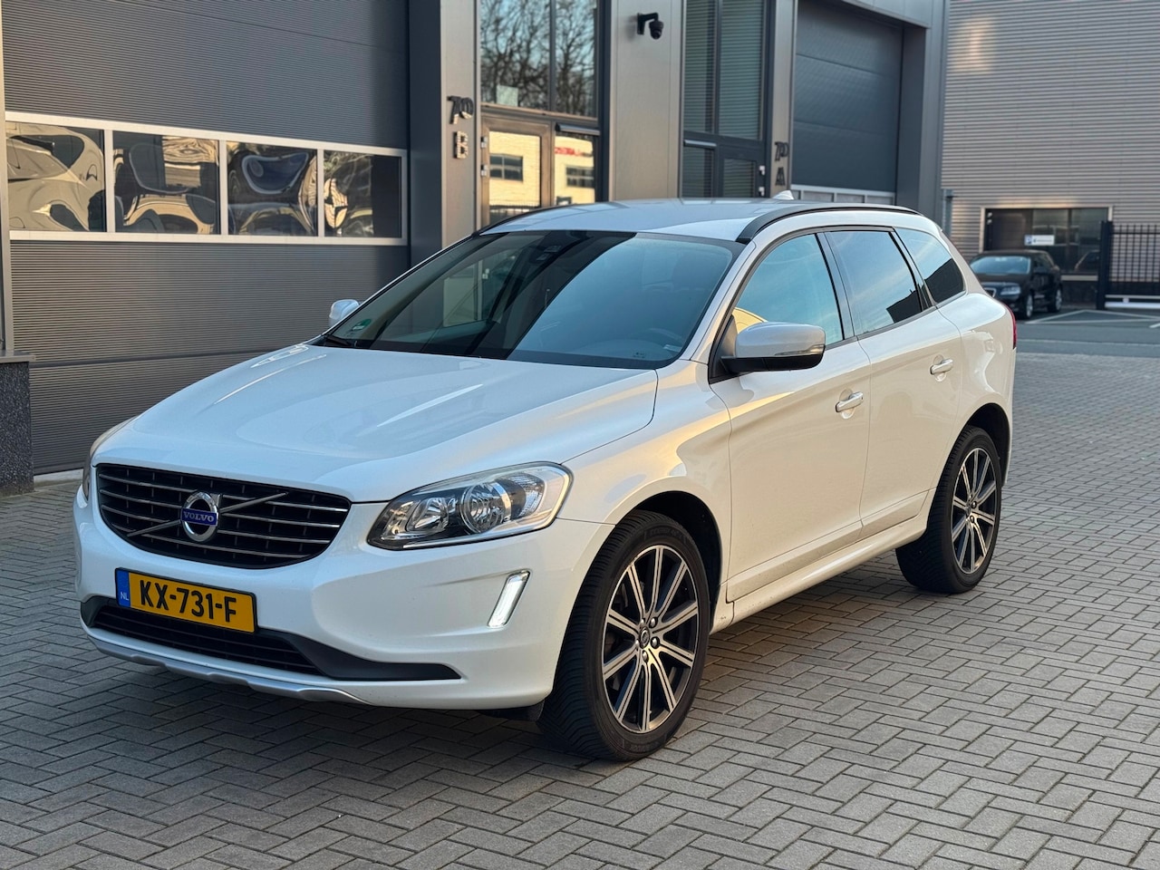 Volvo XC60 - 2.0 D4 FWD Momentum 2.0 D4 FWD Momentum - AutoWereld.nl