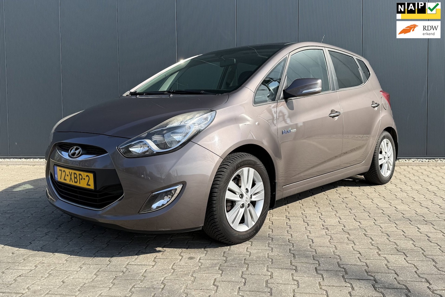 Hyundai ix20 - 1.6i i-Vision Airco Cruise Pano 5 Deurs APK NAP - AutoWereld.nl
