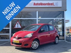 Toyota Aygo - 1.0-12V Access 5 Deurs / nieuwe koppeling /2 nieuwe banden / 2011