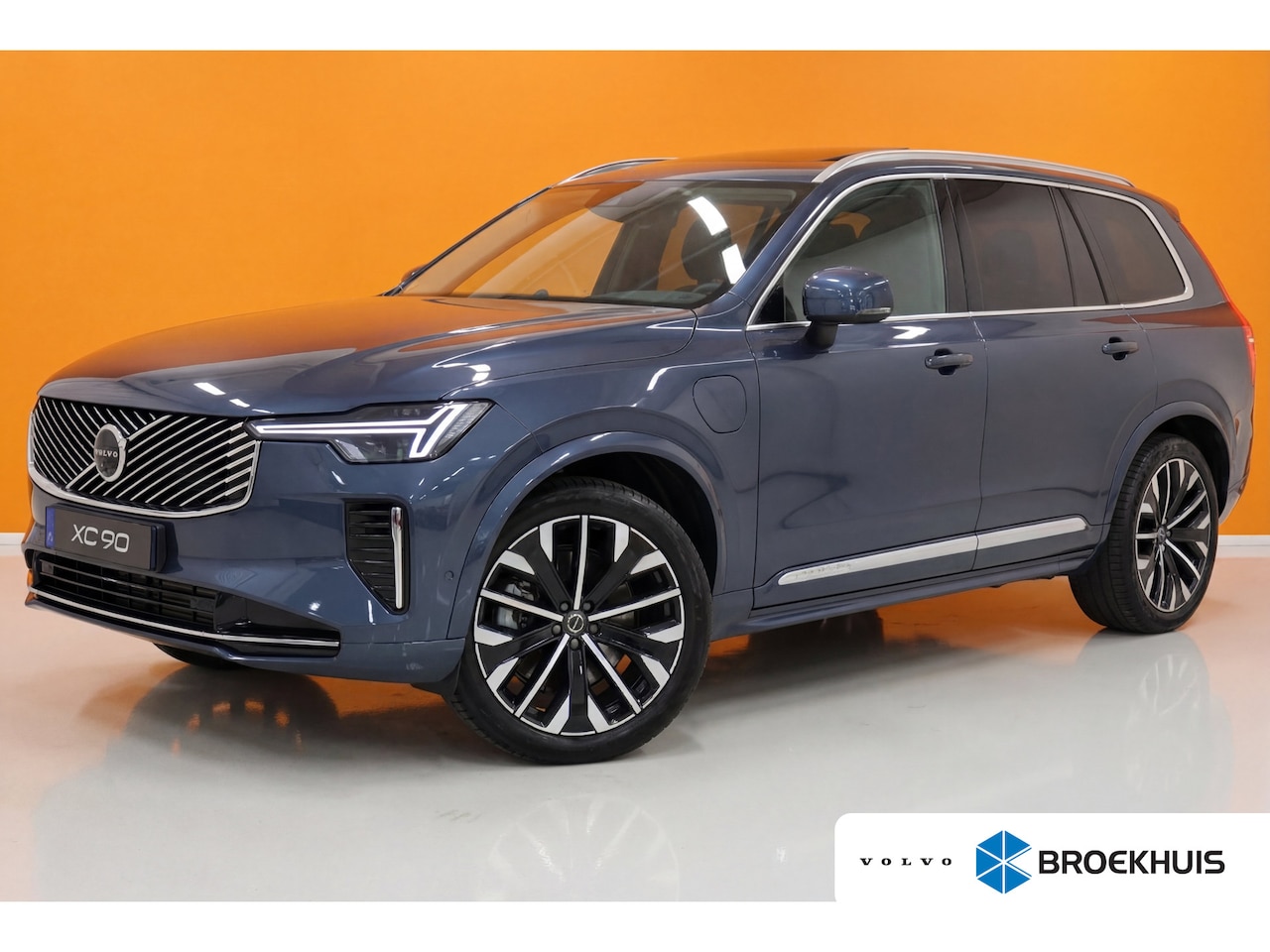 Volvo XC90 - 2.0 T8 Plug-in hybrid AWD Ultra Bright | B&W | Massage | Luchtvering | Trekhaak | NP. €108 - AutoWereld.nl