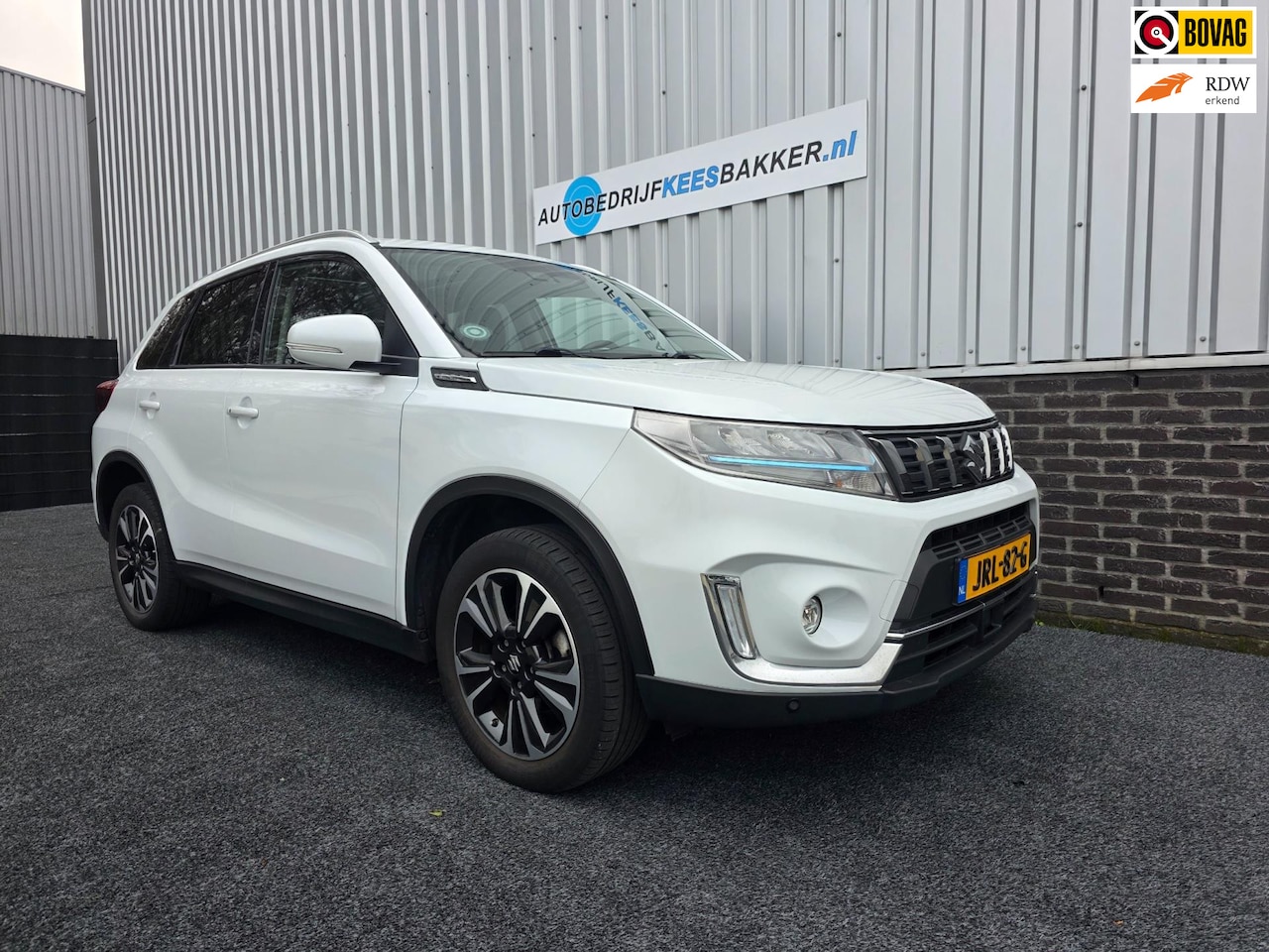 Suzuki Vitara - 1.5 Hybrid Select / Panodak / Stoelverwarming / afn.Trekhaak - AutoWereld.nl