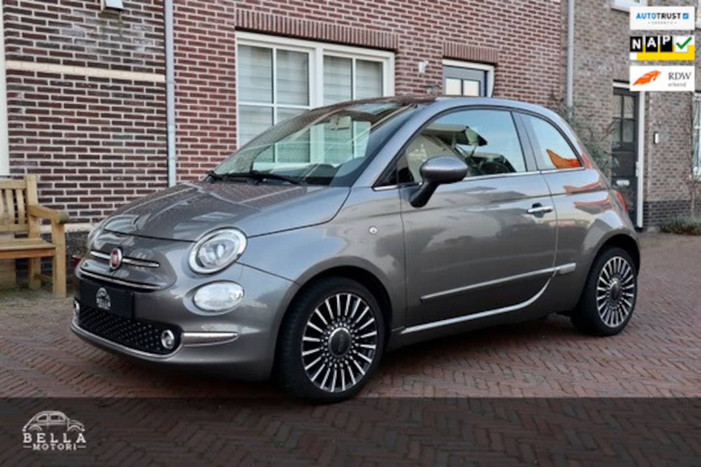 Fiat 500 - 0.9 TwinAir Lounge Automaat | Panoramadak | Airconditioning | Uconnect | Lichtmetalen velg - AutoWereld.nl