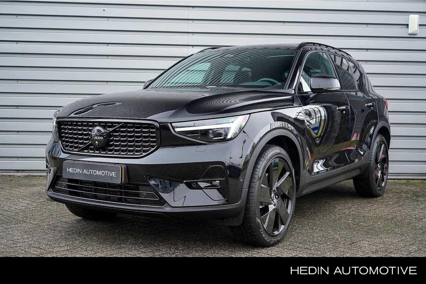 Volvo XC40 - 2.0 B4 Plus Black Edition | Panoramadak | Adaptieve cruise control | Stoel en stuurverwarm - AutoWereld.nl