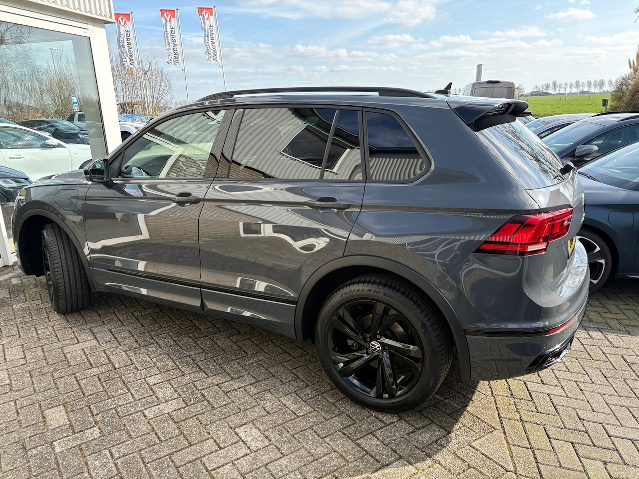 Volkswagen Tiguan - 1.4 TSI eHybrid R-Line Business 1.4 TSI eHybrid R-Line Business+ - AutoWereld.nl