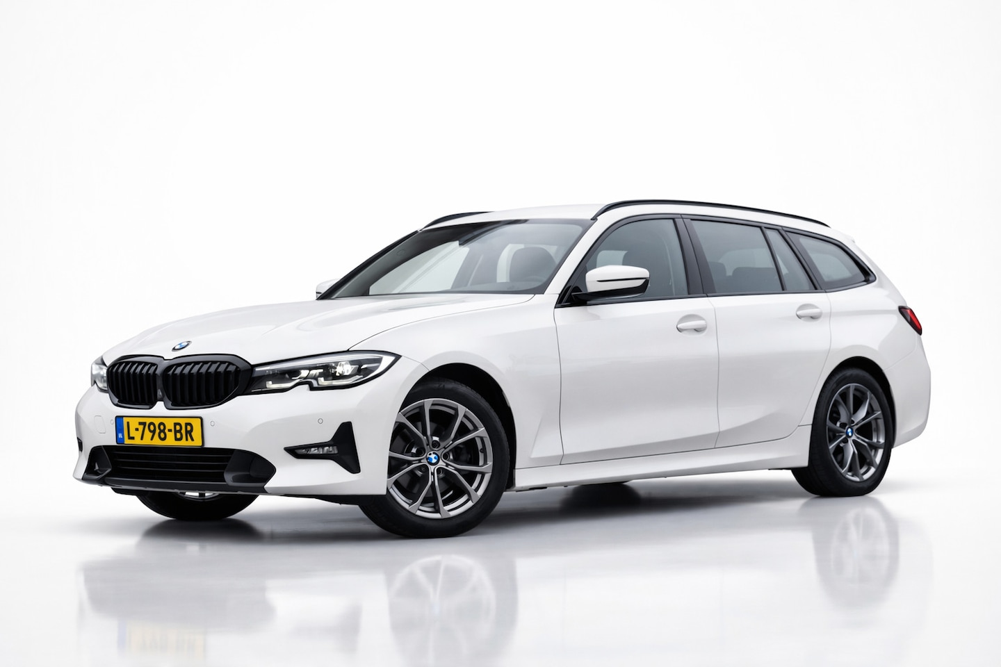 BMW 3-serie Touring - 318i High Executive Sport Line | TREKHAAK | APPLE CARPLAY | NAP | DEALER ONDERHOUDEN | AND - AutoWereld.nl