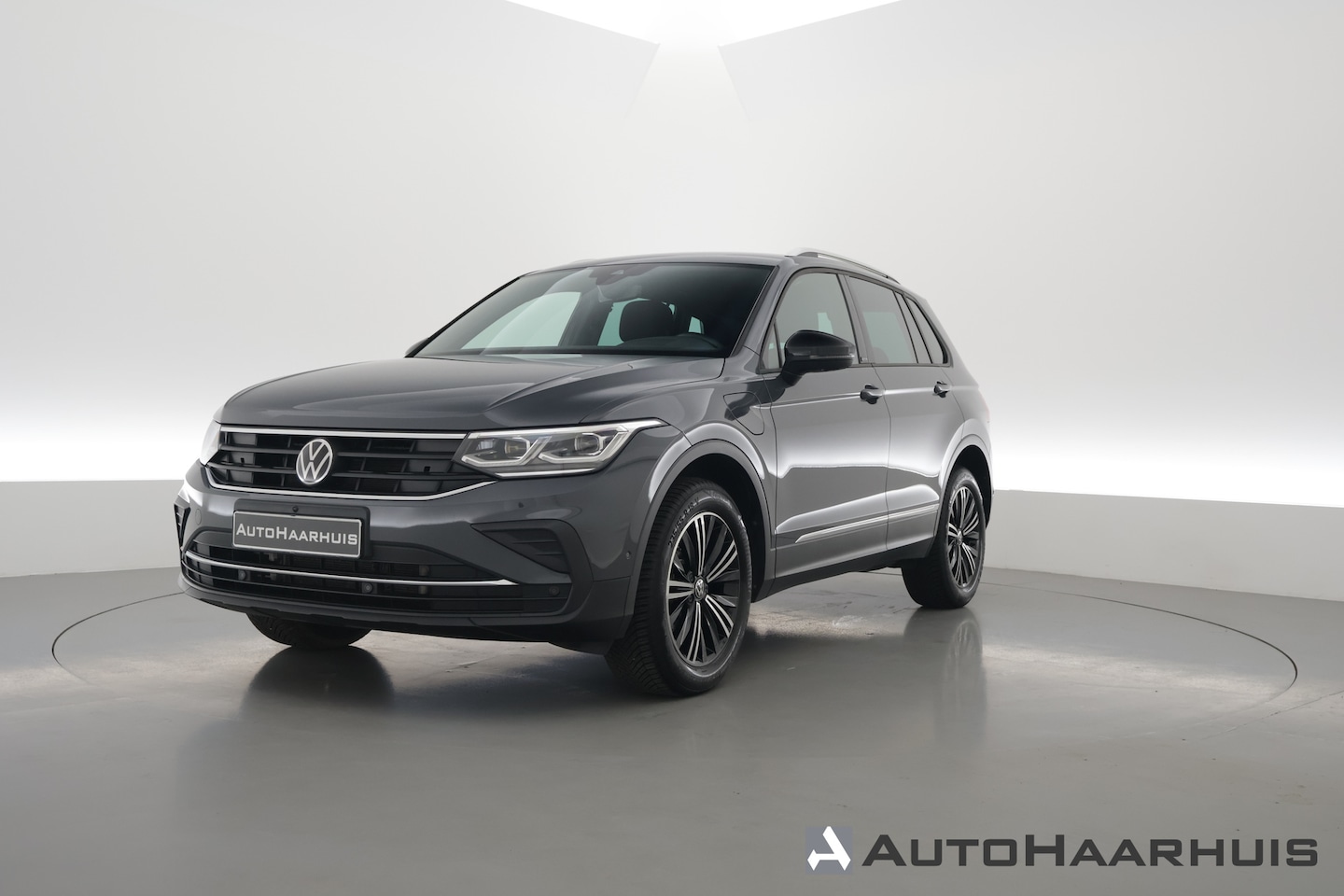 Volkswagen Tiguan - 1.4 TSI eHybrid | HUD | IQ Light | Keyless | Stoel- Stuurverw. | Adapt. Cruise | 360cam | - AutoWereld.nl