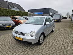 Volkswagen Polo - 1.4-16V Highline