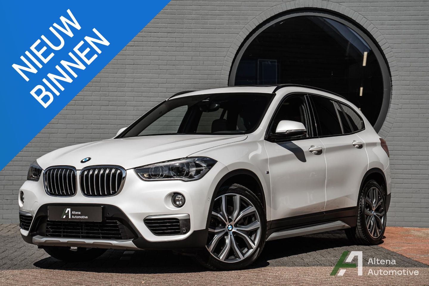 BMW X1 - sDrive20i Orange Edition II panodak, sportstoelen, leder, trekhaak - AutoWereld.nl