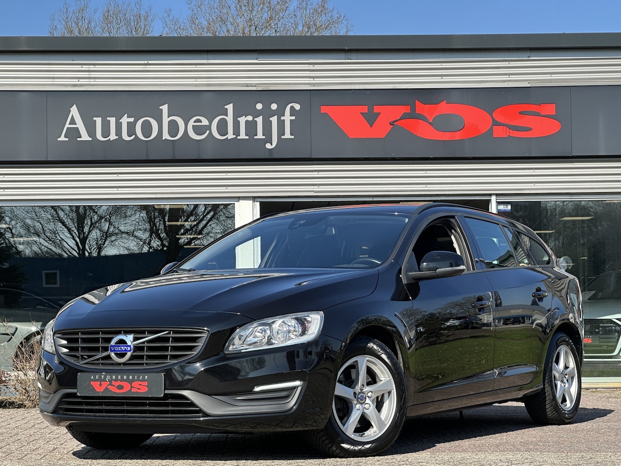 Volvo V60 - 2.0 D2 Automaat | Navi | Cruise | Trekhaak | BTW - AutoWereld.nl