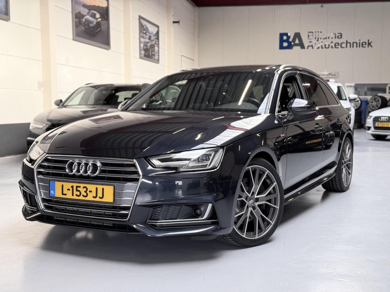 Audi A4 Avant - 2.0 TFSI Pano I Trekhaak I BLAUW - AutoWereld.nl