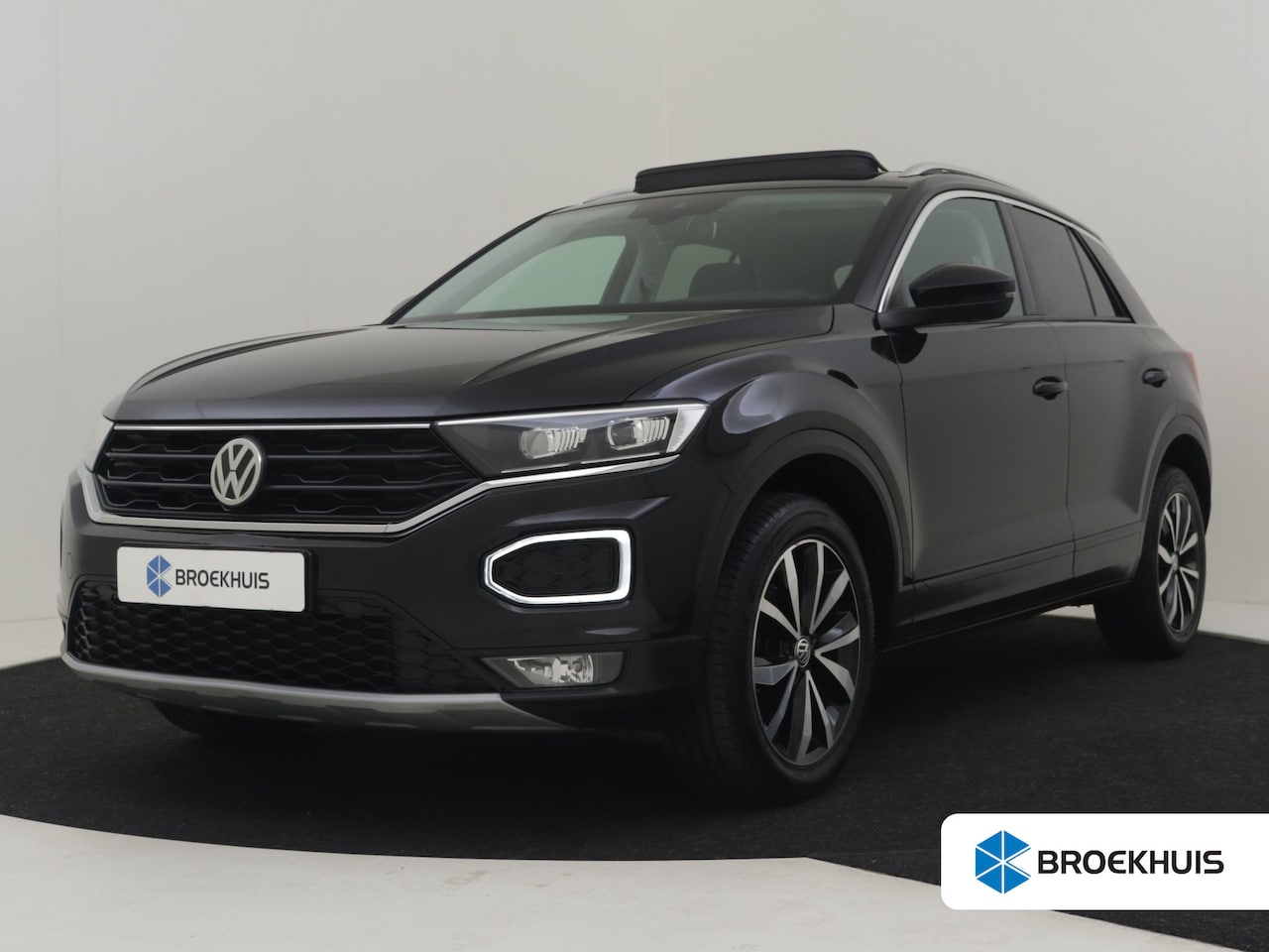 Volkswagen T-Roc - 1.5 TSI Sport 150pk DSG/AUTO | Trekhaak | Panorama dak | Dodehoekdetectie  | Navigatie | A - AutoWereld.nl
