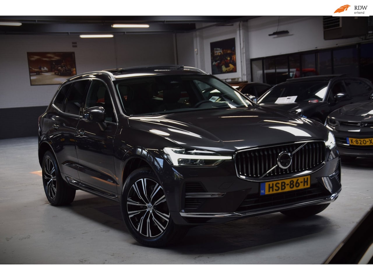Volvo XC60 - 2.0 T6 Plug-in hybrid AWD Panoramadak|HUD|ACC|Dealer onderhouden| - AutoWereld.nl