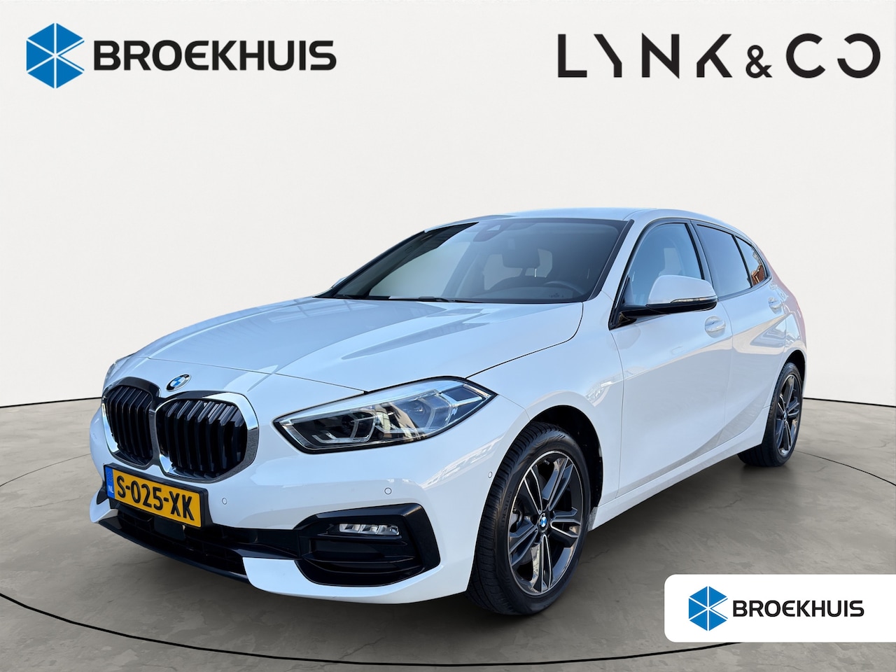 BMW 1-serie - Business Edition Plus Sportstuur | Sportstoelen | Parkeersensoren voor en achter | Achteru - AutoWereld.nl