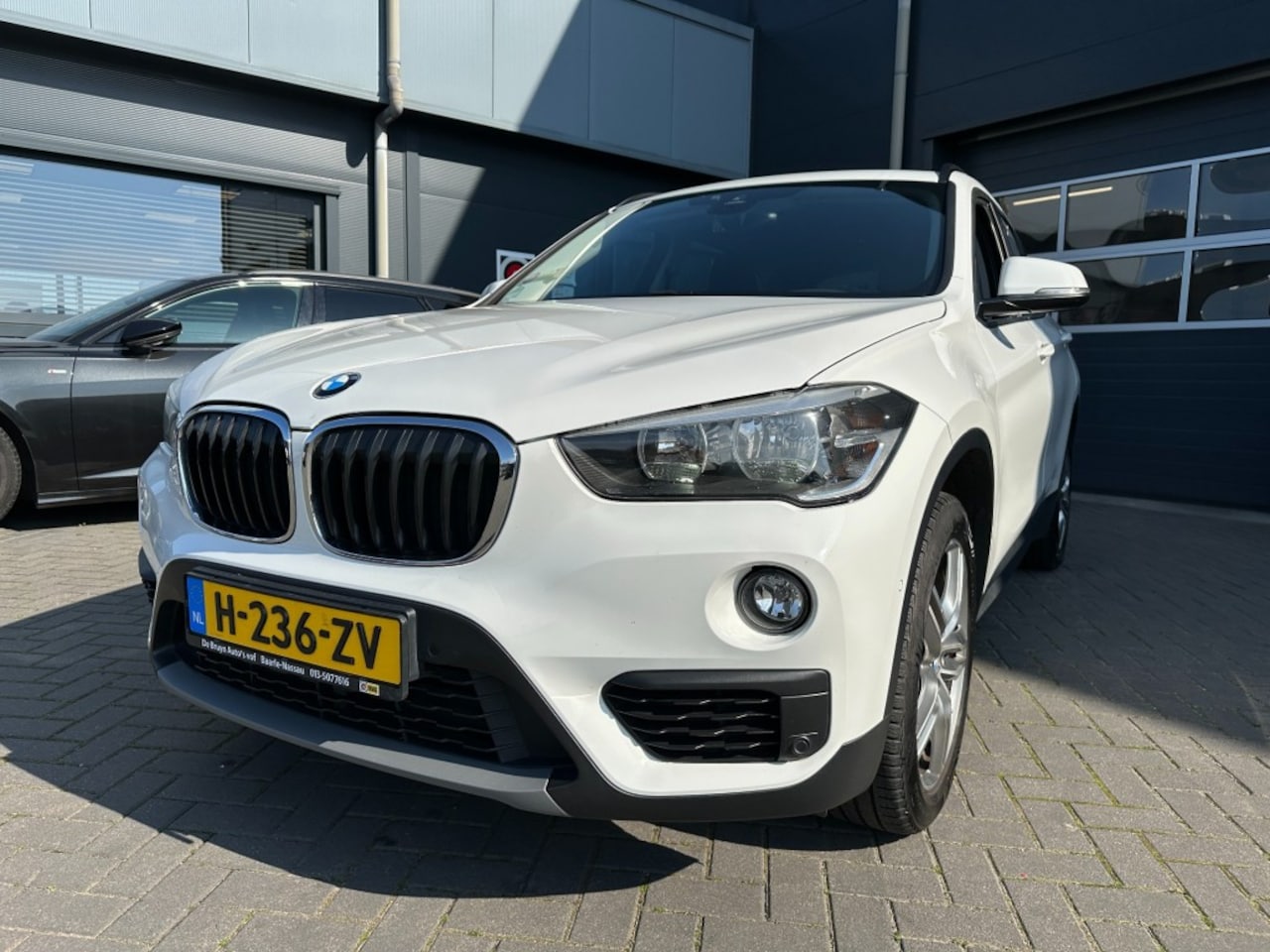 BMW X1 - 1.5 met APK, trekhaak, PDC, cruise control, airco - AutoWereld.nl