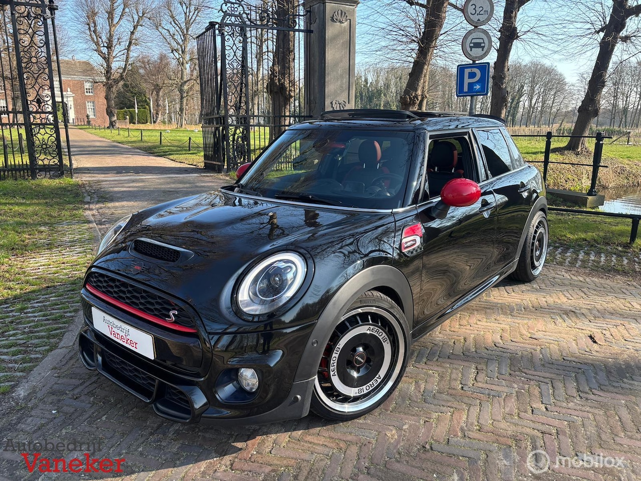 MINI John Cooper Works - 2.0 Chili Serious Business|H&K|PANO|HUD|Dealer onderhouden|Carplay|NAP - AutoWereld.nl