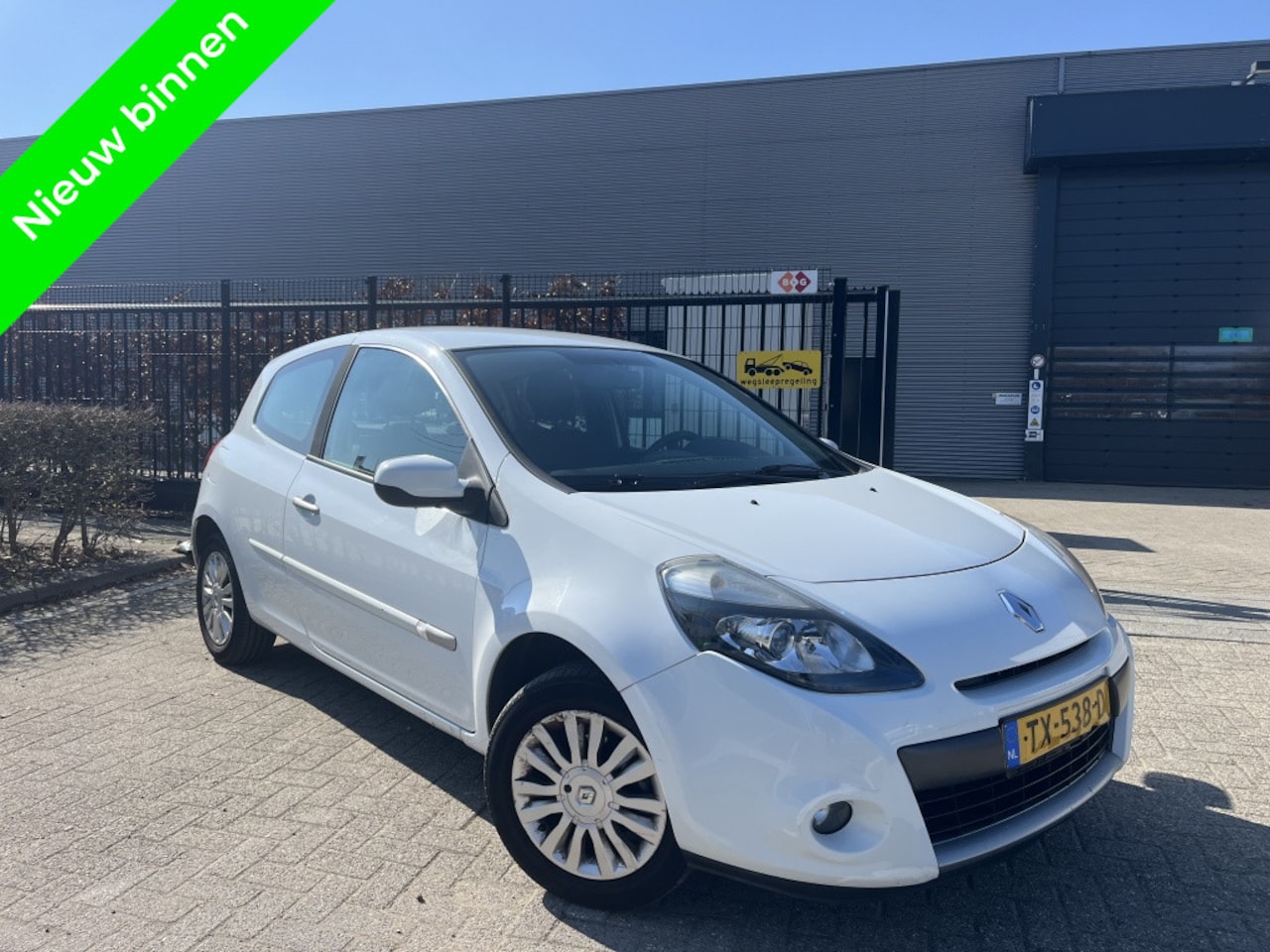Renault Clio - 1.2 Special Line Clima Lage Kilometers - AutoWereld.nl