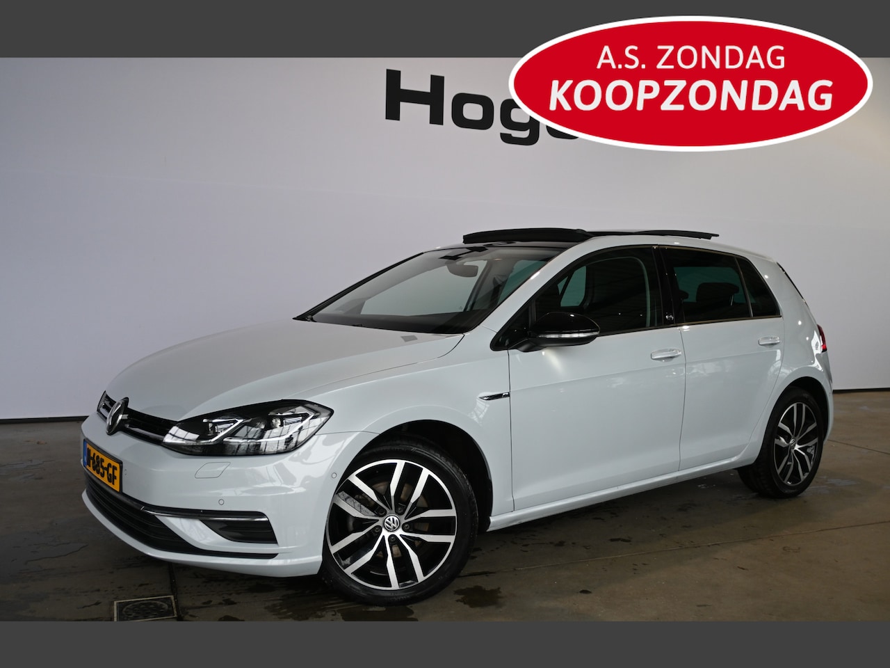 Volkswagen Golf - 1.5 TSI R-Line Automaat Apple CarPlay Navigatie Panormadak Stoelverwarming Virtual Cockpit - AutoWereld.nl