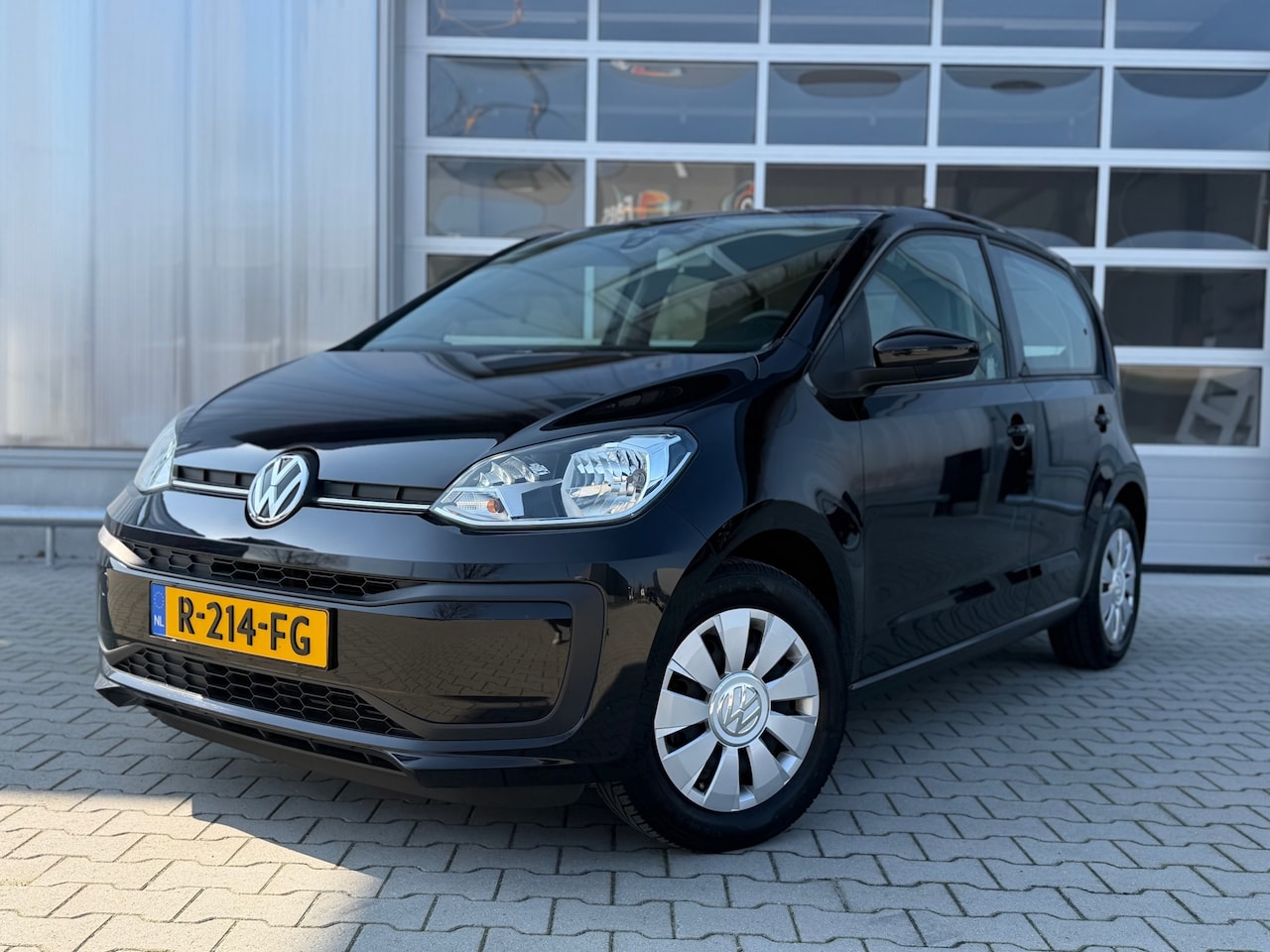 Volkswagen Up! - 1.0 BMT take up! Airco / 5 Deurs / led - AutoWereld.nl