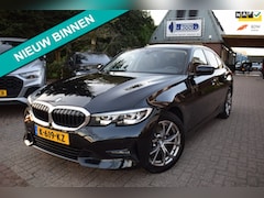 BMW 3-serie - 320i Executive Edition AUTOM/NAVI/CRUISE/AIRCO-ECC/PDC V+A/CARPLAY/NL-AUTO/XENON LED/BLUET
