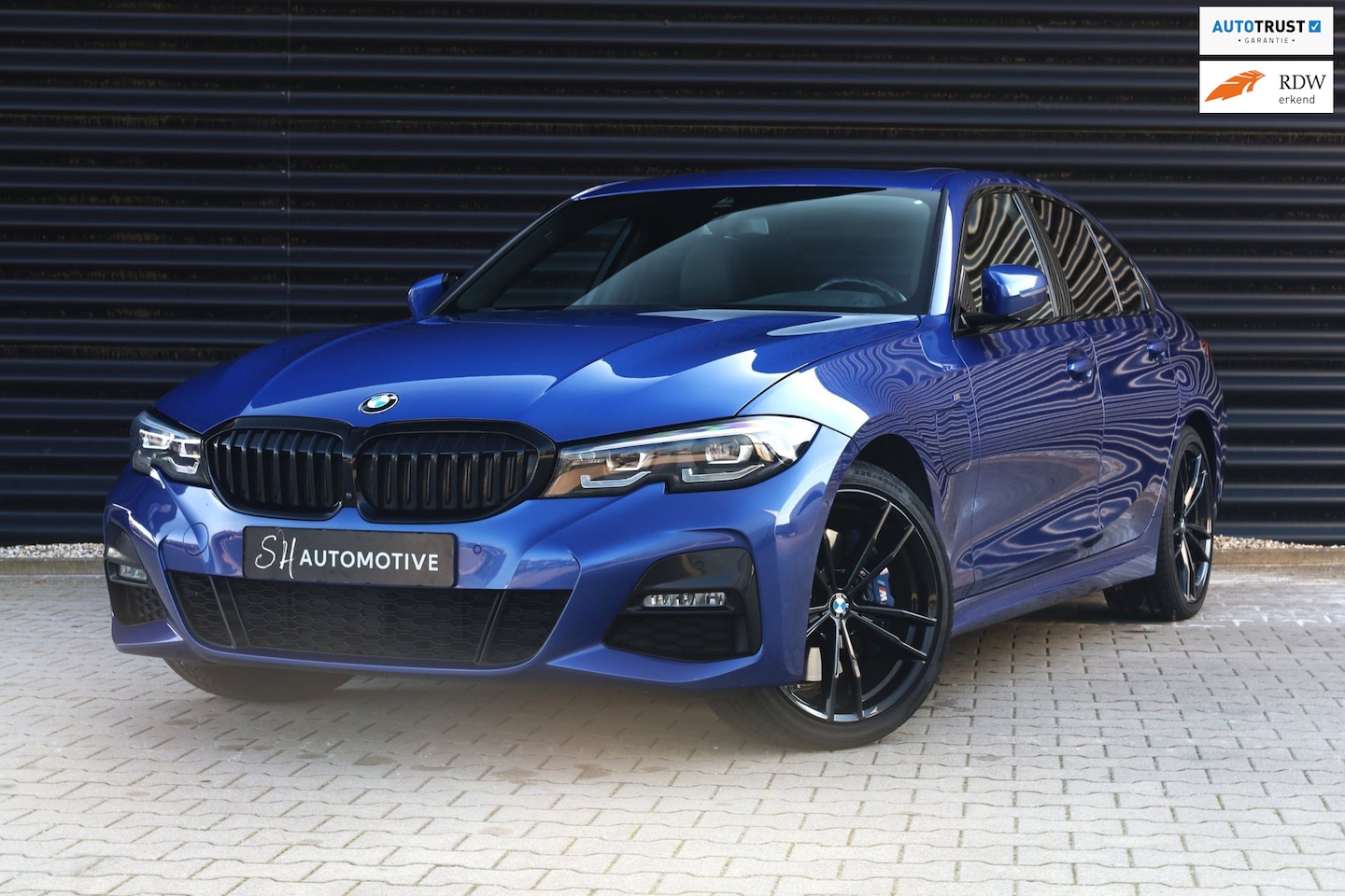 BMW 3-serie - 330e High Executive M Sport / PANO / CARPLAY / 360 CAMERA / TREKHAAK - AutoWereld.nl