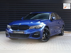 BMW 3-serie - 330e High Executive M Sport / PANO / CARPLAY / 360 CAMERA / TREKHAAK