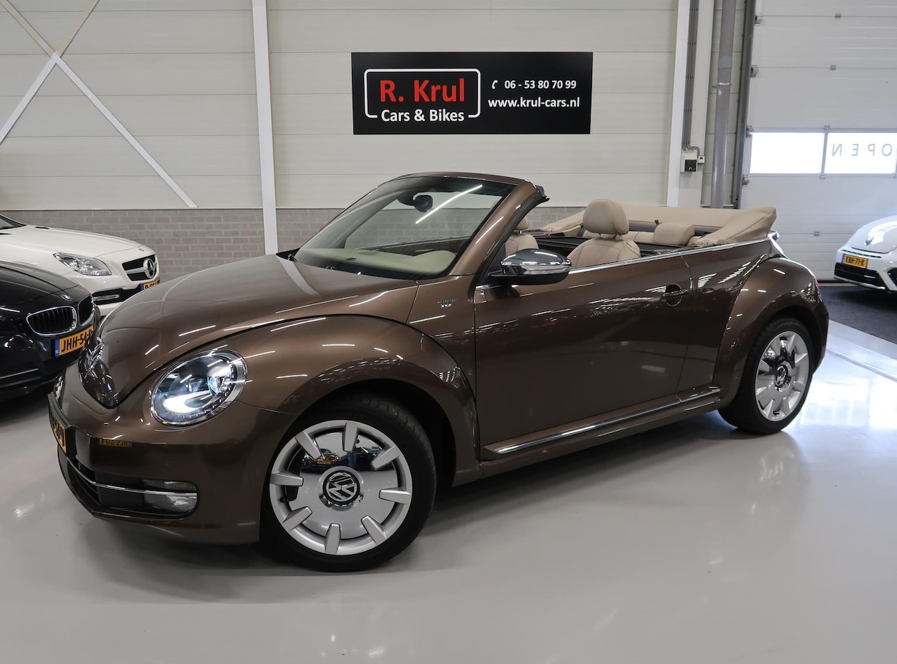 Volkswagen Beetle Cabriolet - 1.2 TSI 70'S Leer 18 inch Beige kap Toffeebruin Xenon Airco-ecc Parkeersensoren 1e Eigenaa - AutoWereld.nl