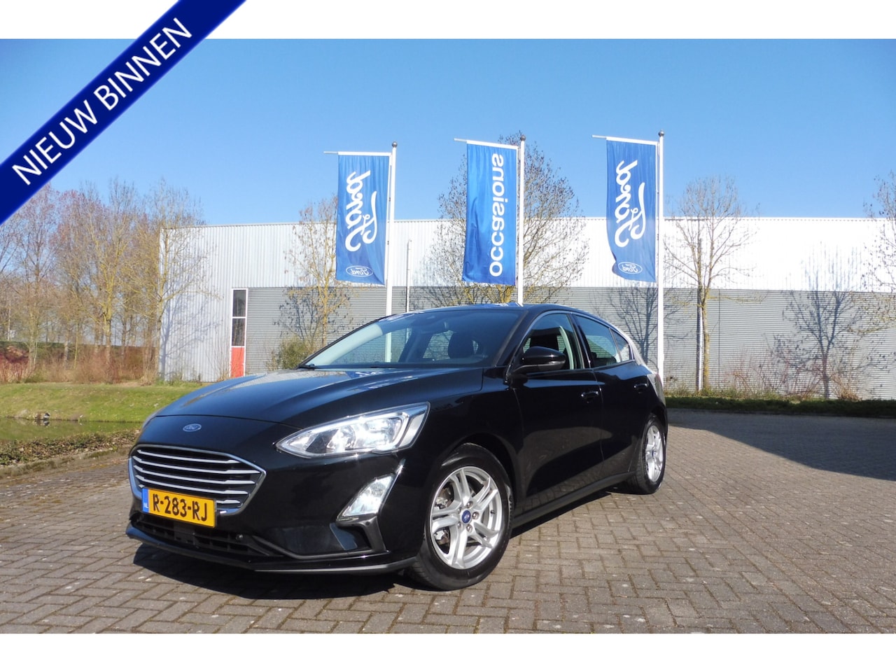 Ford Focus - 125pk Titanium Business Navigatie Pdc Winter Pack Ecc - AutoWereld.nl