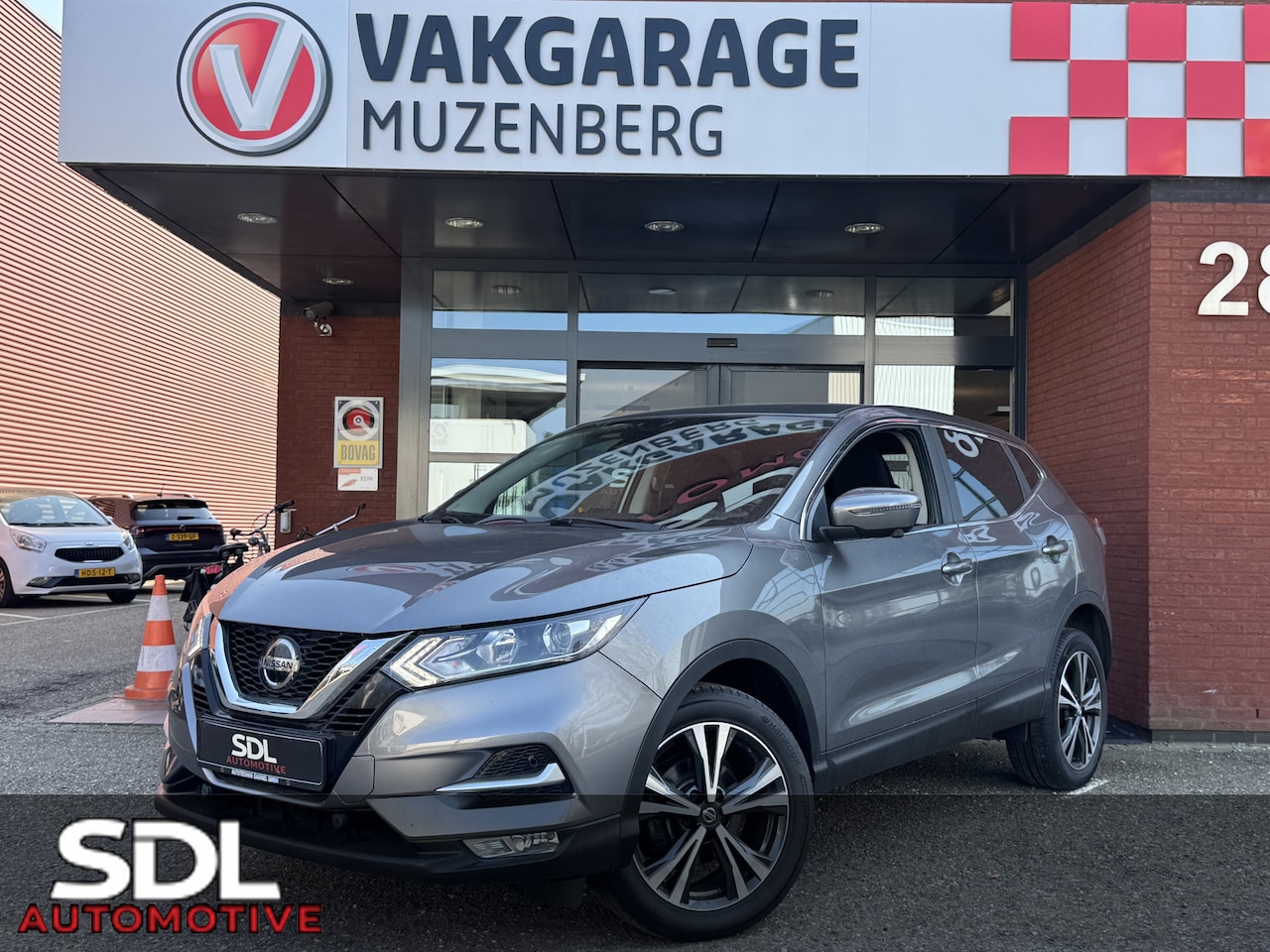 Nissan Qashqai - 1.3 DIG-T N-Connecta // NAVI // CLIMA // TREKHAAK // 360° CAMERA // KEY LESS ENTRY // - AutoWereld.nl