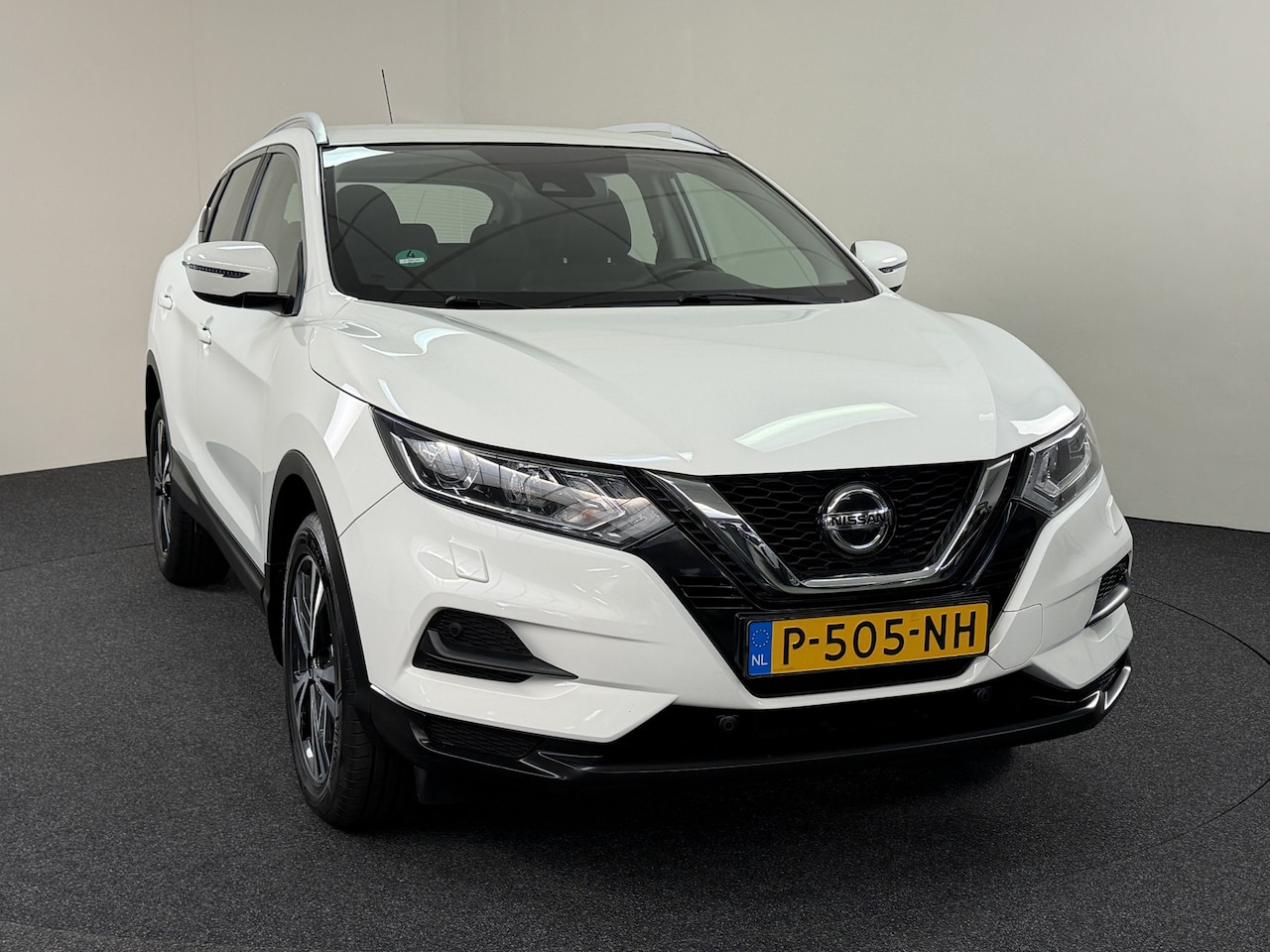 Nissan Qashqai - 1.3 DIG-T Visia Stoelverw. / Trekhaak / PDC / Cruise / Airco - AutoWereld.nl