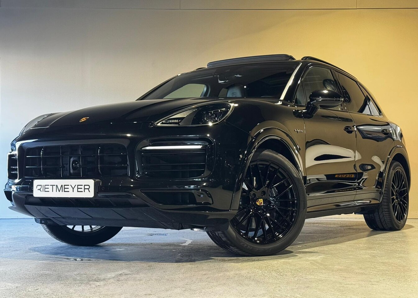 Porsche Cayenne - 3.0 E-Hybrid Platinum Edition |Pano |Luchtvering |18 Weg |Stoelvent./verw. |Trekhaak - AutoWereld.nl