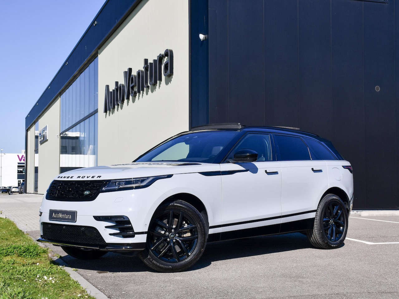 Land Rover Range Rover Velar - 2.0 P400e AWD Dynamic SE PHEV | Meridian | Schuif-/kantel Pano | Black Pack | Adapt. Cruis - AutoWereld.nl