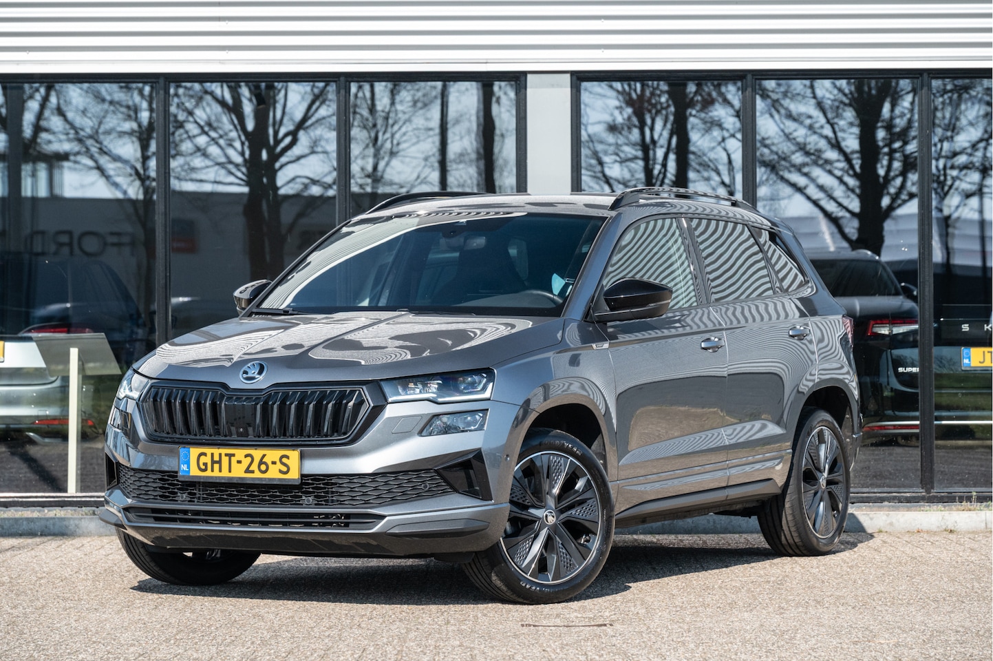 Skoda Karoq - 1.5 TSI ACT Sportline Business | Trekhaak | Canton | 360 cam | Travel Assist | Winterpakke - AutoWereld.nl