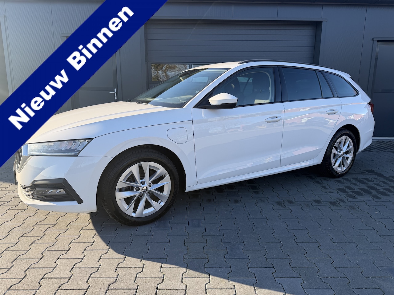 Skoda Octavia Combi - 1.4 TSI iV PHEV Sportline Bj 2022,Navi,18inch,Cruise,Pdc 204pk - AutoWereld.nl