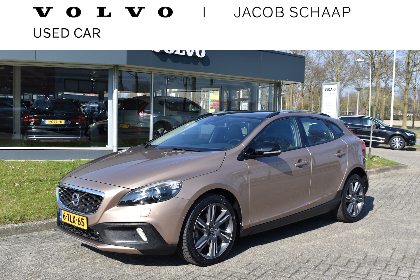 Volvo V40 Cross Country - T4 180PK Automaat Summum 1e eigenaar | Trekhaak | Panodak | Camera | Leder | Stoelverwarmi - AutoWereld.nl