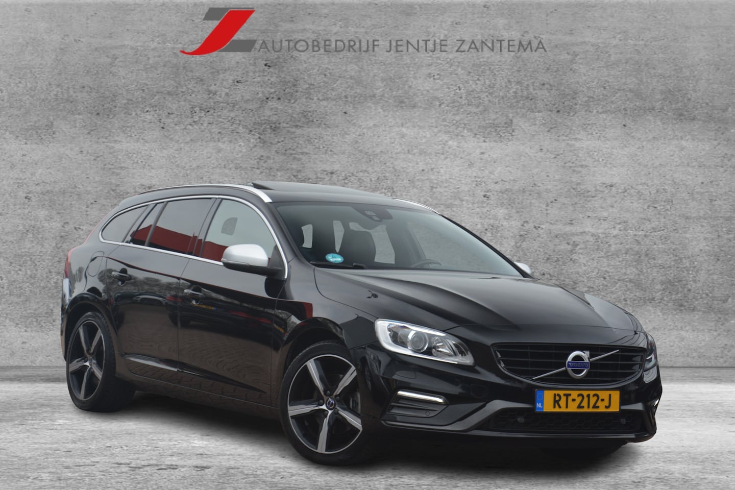 Volvo V60 - 2.0 D4 Business Sport | Navigatie | Sportstoelen | Stoelverwarming | Camera | Stand-kachel - AutoWereld.nl
