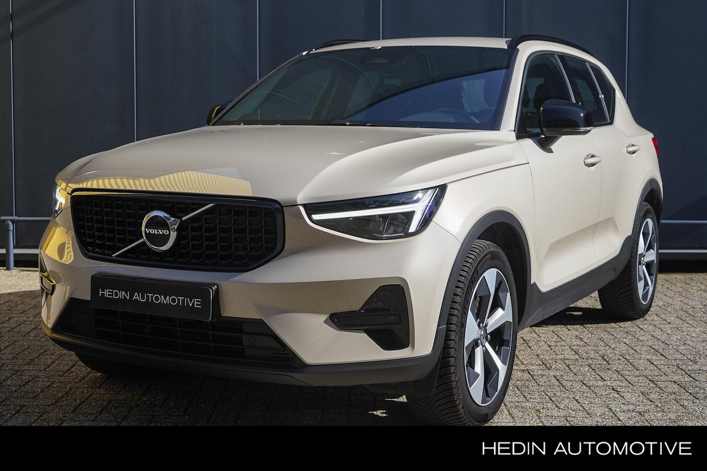Volvo XC40 - 2.0 B4 Plus Dark | Trekhaak | All seasonbanden | Park Assist | Pilot Assist | Stuur- stoel - AutoWereld.nl