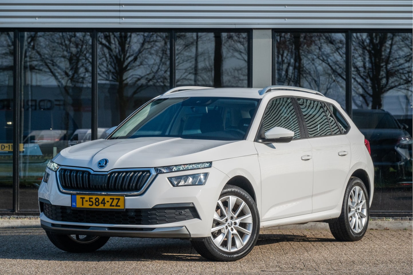 Skoda Kamiq - 1.0 TSI Ambition | Navi by App | PDC V+A | Stoelverw. | Cruise - AutoWereld.nl