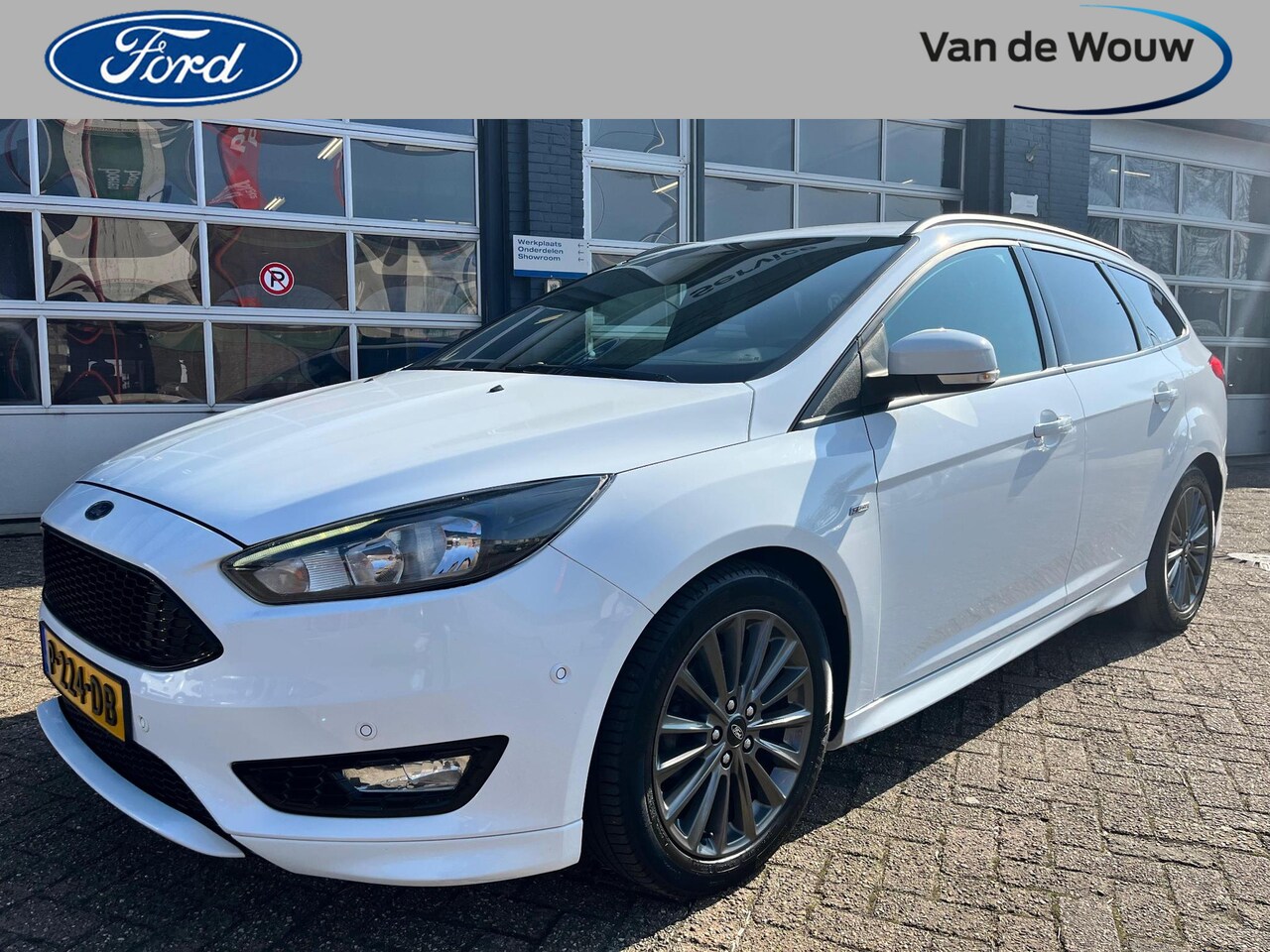 Ford Focus Wagon - 1.0 EcoBoost 125 PK ST-Line l Nieuwe Distributieriem bij aflevering l - AutoWereld.nl