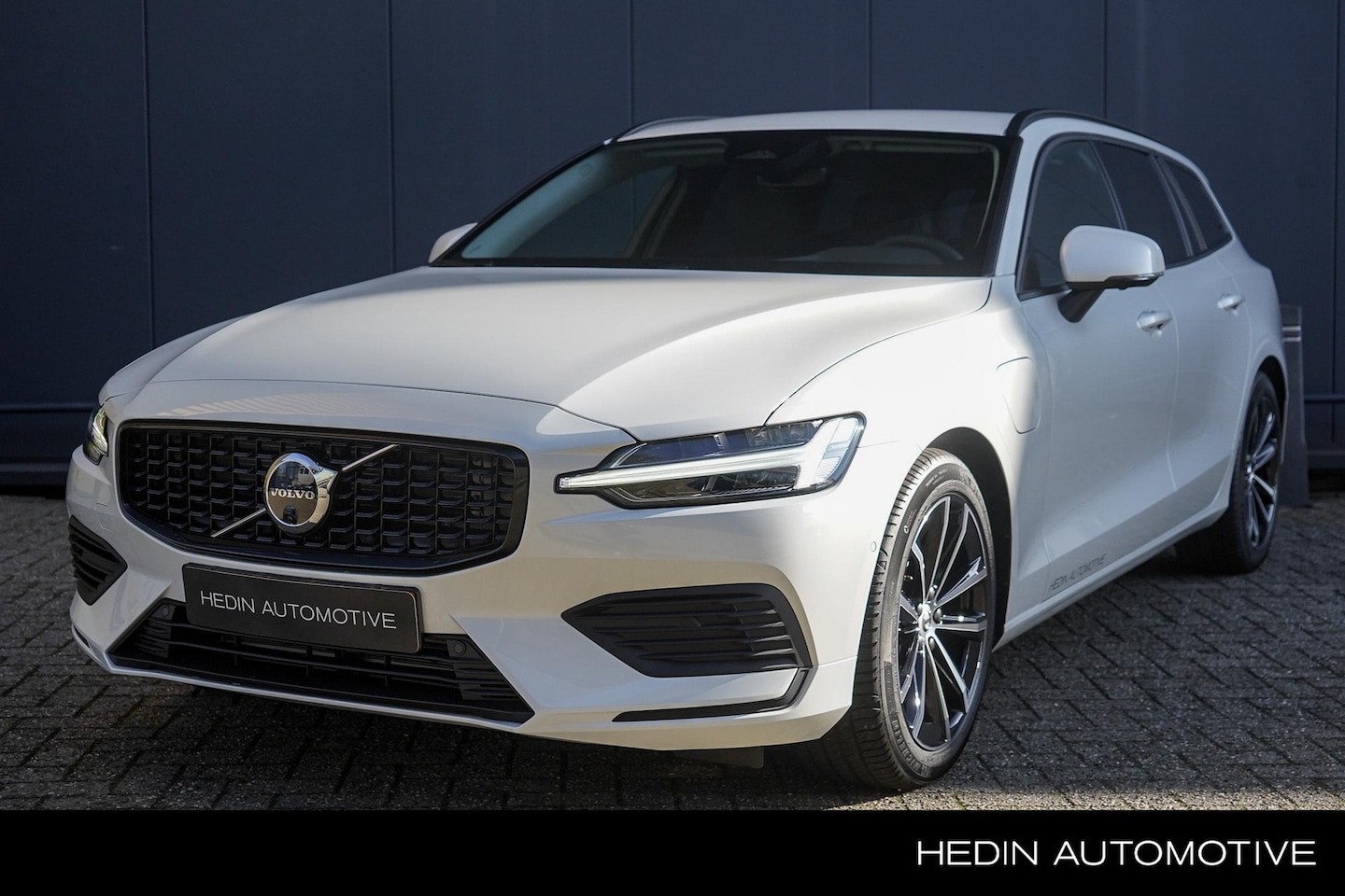 Volvo V60 - 2.0 T6 Plug-in hybrid AWD Core | Harman/Kardon audio | 360 camera | Lederen bekleding | El - AutoWereld.nl