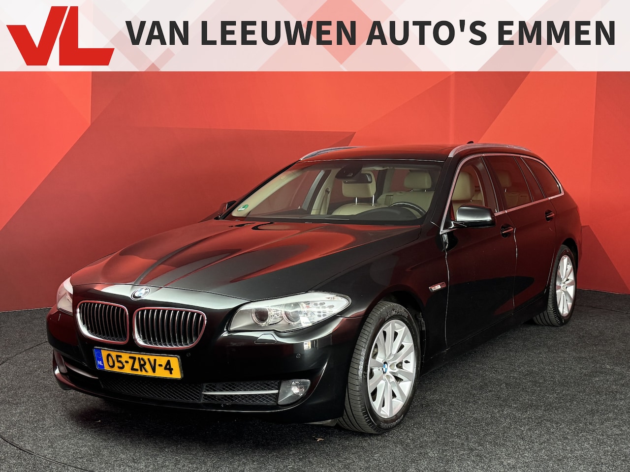 BMW 5-serie Touring - 523i High Executive | Navigatie | Panorama | Automaat | Trekhaak | APK 18-03-2027 | - AutoWereld.nl