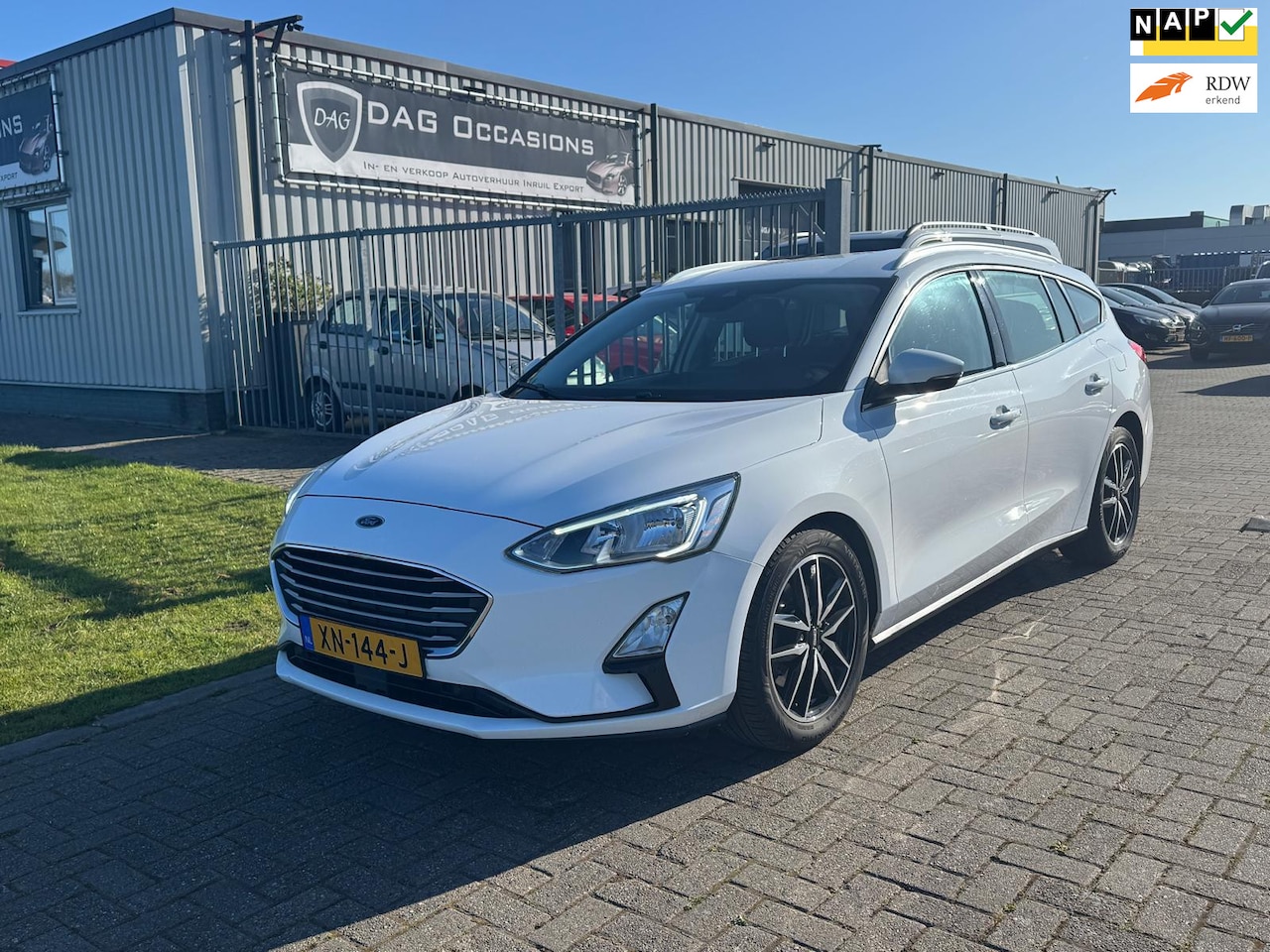 Ford Focus Wagon - 1.0 EcoBoost NAV|CRUISE|CARPLAY|TREKHAAK - AutoWereld.nl